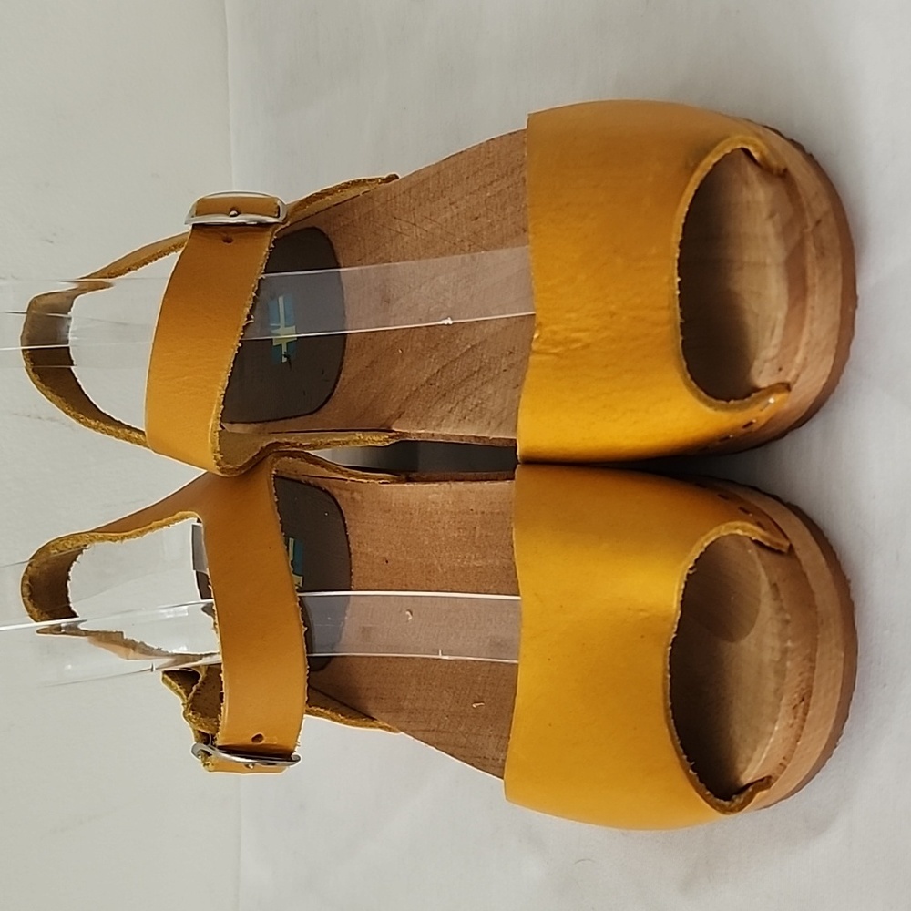 MIA Yellow Leather Mules - Picture 2 of 9